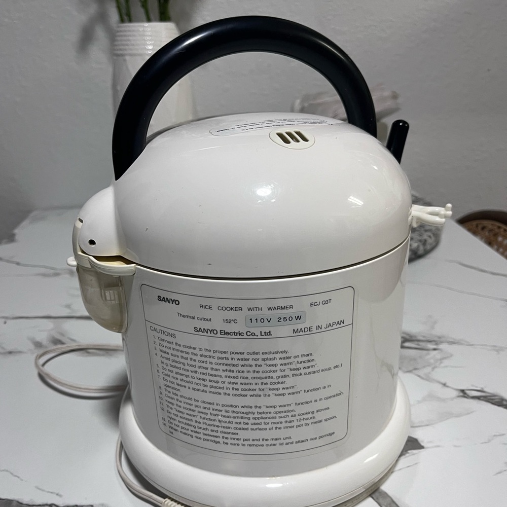 Sanyo Vintage White Rice Cooker - Picture 7 of 12